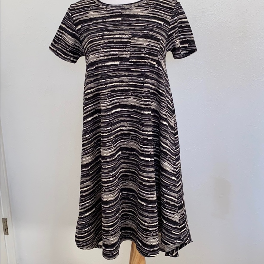 LuLaRoe Carly Black Cream Abstract Stripe High Low Swing Dress XS Pocket